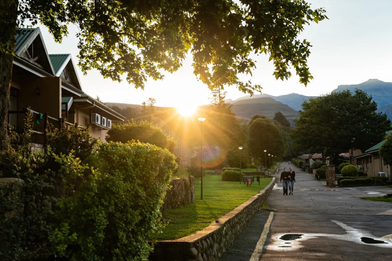 Gooderson Drakensberg Gardens Golf & Spa Resort Exterior foto