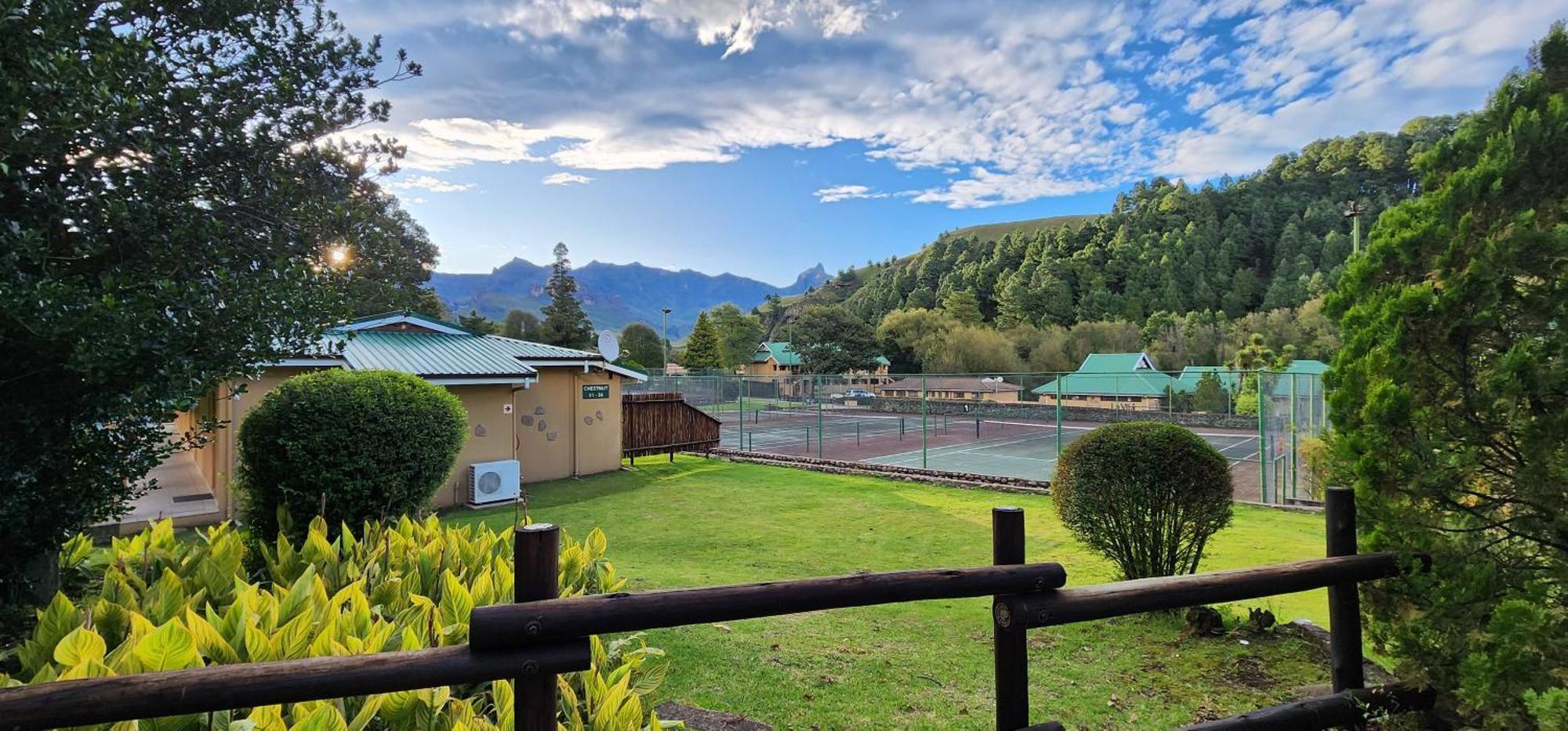 Gooderson Drakensberg Gardens Golf & Spa Resort Exterior foto