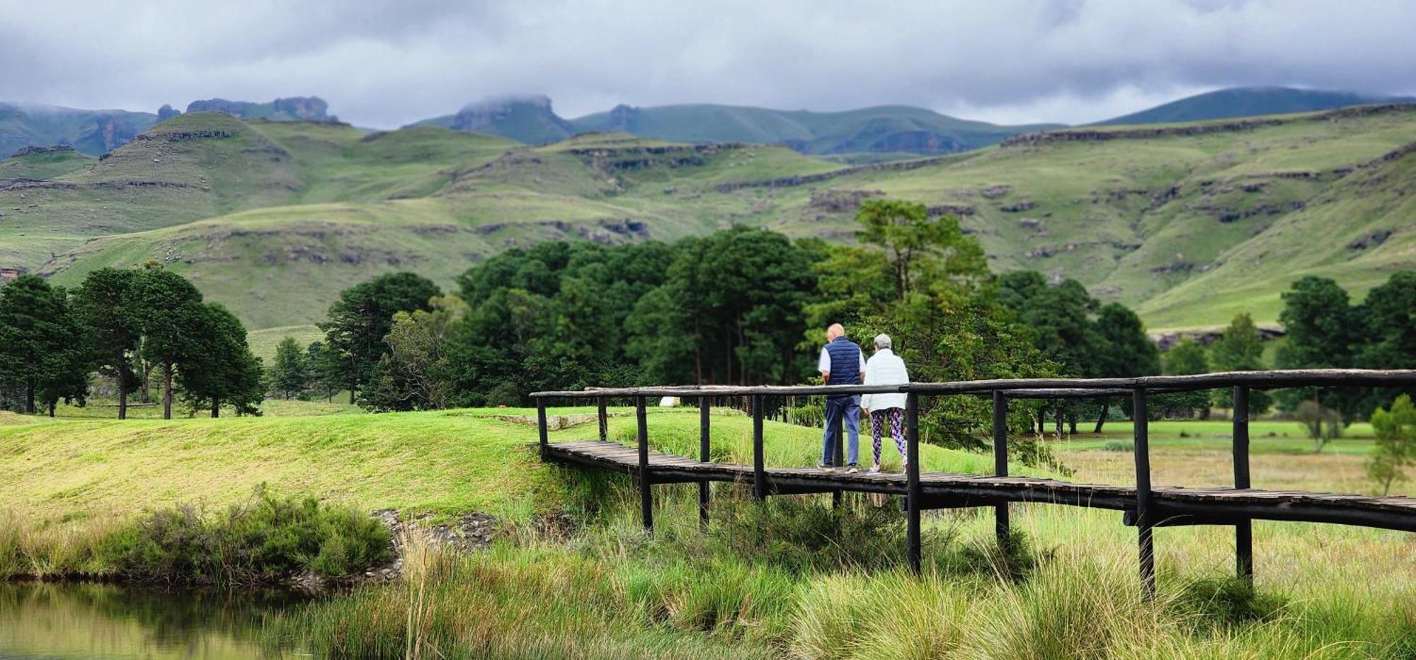 Gooderson Drakensberg Gardens Golf & Spa Resort Exterior foto